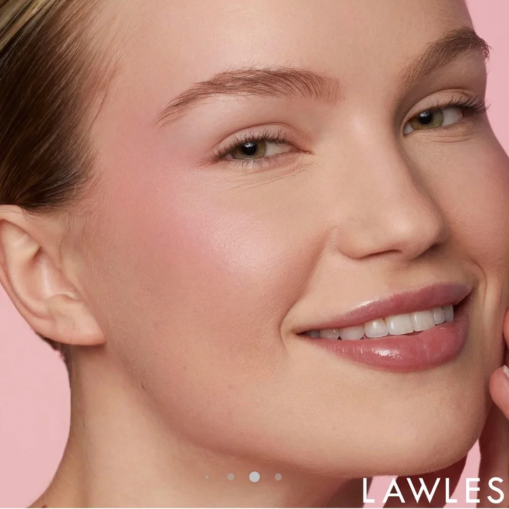 LAWLESS MAKE ME BLUSH TALC-FREE VELVET BLUSH - DAISY PINK
